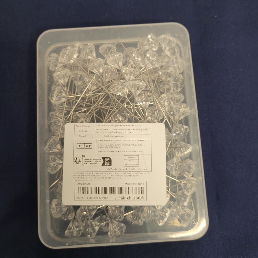 Box of Crystal Head Pins 100 count.